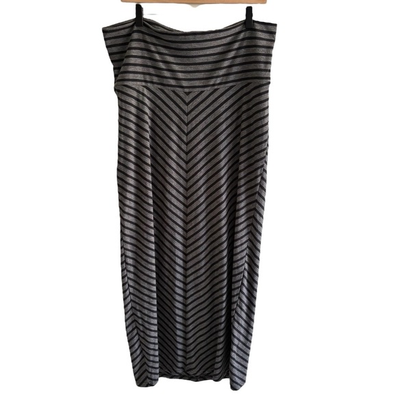 Old Navy Maternity Striped Women's Maxi Skirt Size Medium Casual Stretch - Picture 1 of 14
